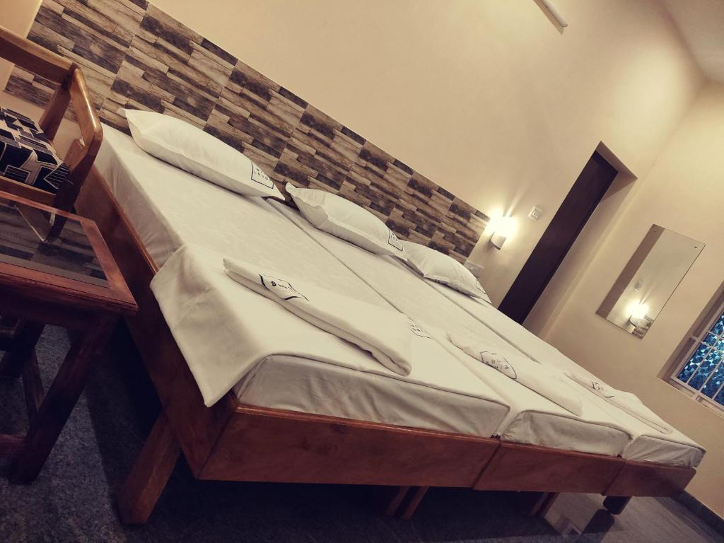 Triple bed room at Hotel Wins